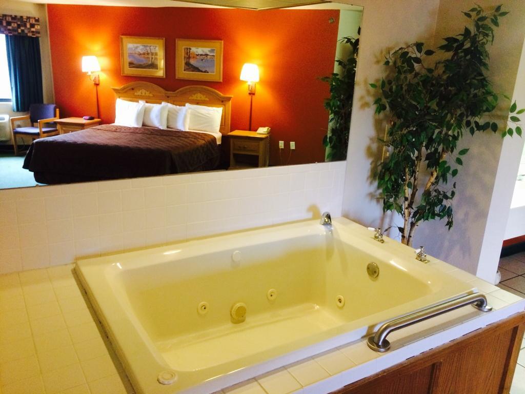 Regency Inn And Suites Stilwell 객실 사진