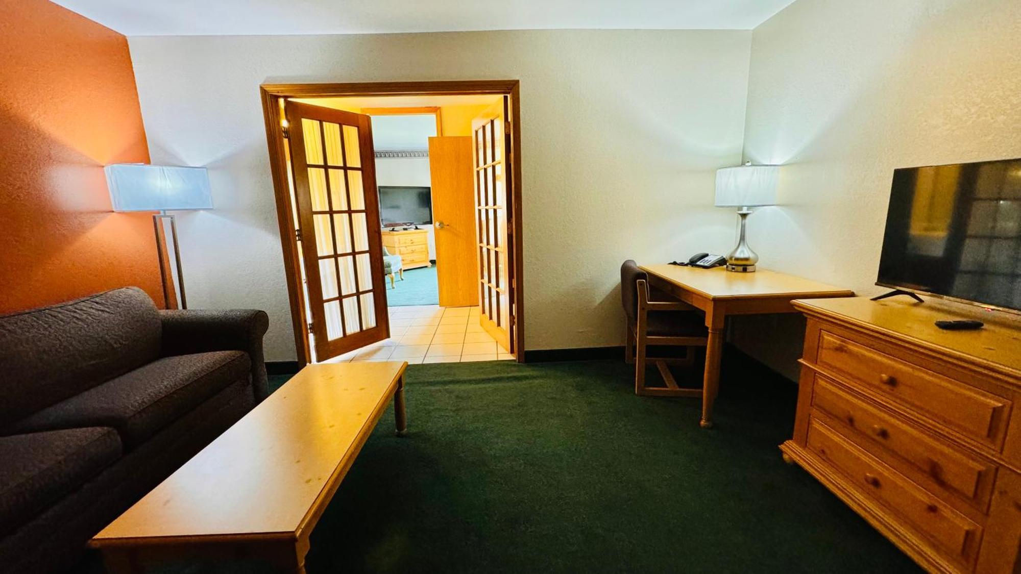 Regency Inn And Suites Stilwell 외부 사진