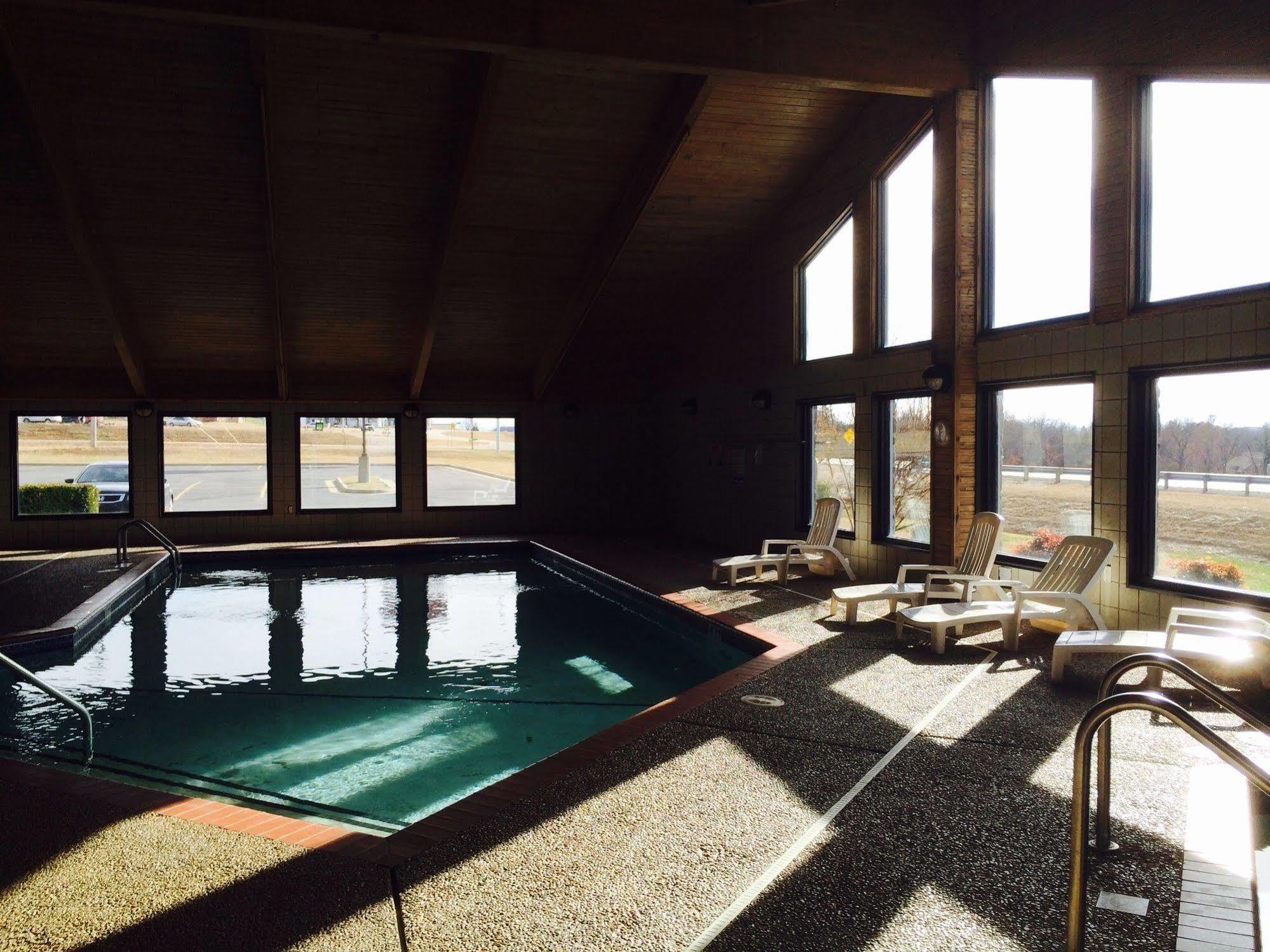Regency Inn And Suites Stilwell 외부 사진